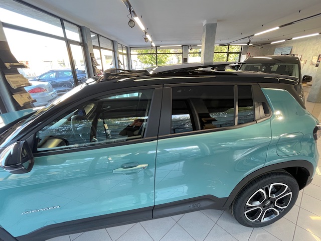 JEEP AVENGER 1.2 HYBRID MHEV 100 MODELLO SUMMIT DA 30.990 € TETTO APRIBILE +PACCH INFOTAINMENT - Image 22