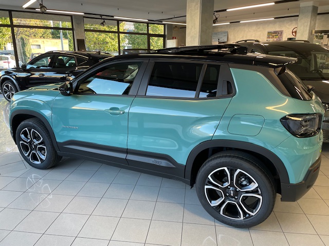 JEEP AVENGER 1.2 HYBRID MHEV 100 MODELLO SUMMIT DA 30.990 € TETTO APRIBILE +PACCH INFOTAINMENT - Image 31