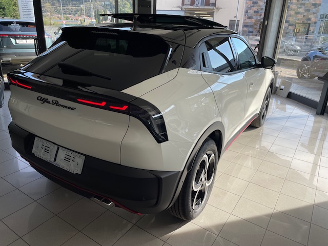 ALFA ROMEO JUNIOR IBRIDA SPECIALE 145CV e DCT6 + PACCH THEC+TETTO APRIBILE!! IMM 02/2026 € 30.490 - immagine 10
