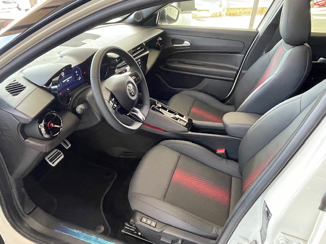 ALFA ROMEO JUNIOR IBRIDA SPECIALE 145CV e DCT6 + PACCH THEC+TETTO APRIBILE!! IMM 02/2026 € 30.490 - immagine 19