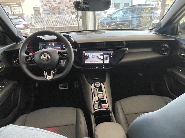ALFA ROMEO JUNIOR IBRIDA SPECIALE 145CV e DCT6 + PACCH THEC+TETTO APRIBILE!! IMM 02/2026 € 30.490 - immagine 26