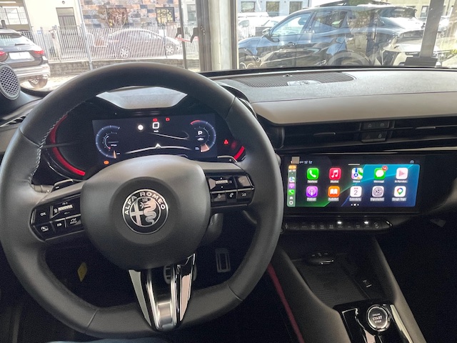 ALFA ROMEO JUNIOR IBRIDA SPECIALE 145CV e DCT6 + PACCH THEC+TETTO APRIBILE!! IMM 02/2026 € 30.490 - immagine 30