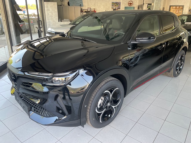ALFA ROMEO JUNIOR IBRIDA SPECIALE 145CV e DCT6 + PACCH THEC+TETTO APRIBILE!! IMM 02/2026 € 30.490 - immagine 2
