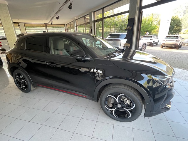 ALFA ROMEO JUNIOR IBRIDA SPECIALE 145CV e DCT6 + PACCH THEC+TETTO APRIBILE!! IMM 02/2026 € 30.490 - immagine 32